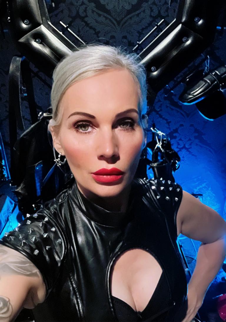 mistress-helen-bates-–-jetzt-in-bochum-anzutreffen